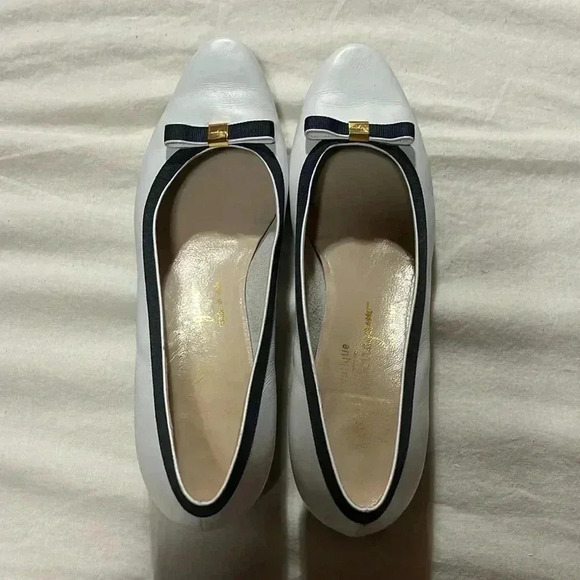 [10] Salvatore Ferragamon White Black lillaz Vara  Bow Pumps Heel Shoes - Picture 1 of 12